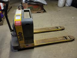 Yale electric pallet jack with built in charger