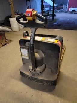 Yale electric pallet jack with built in charger