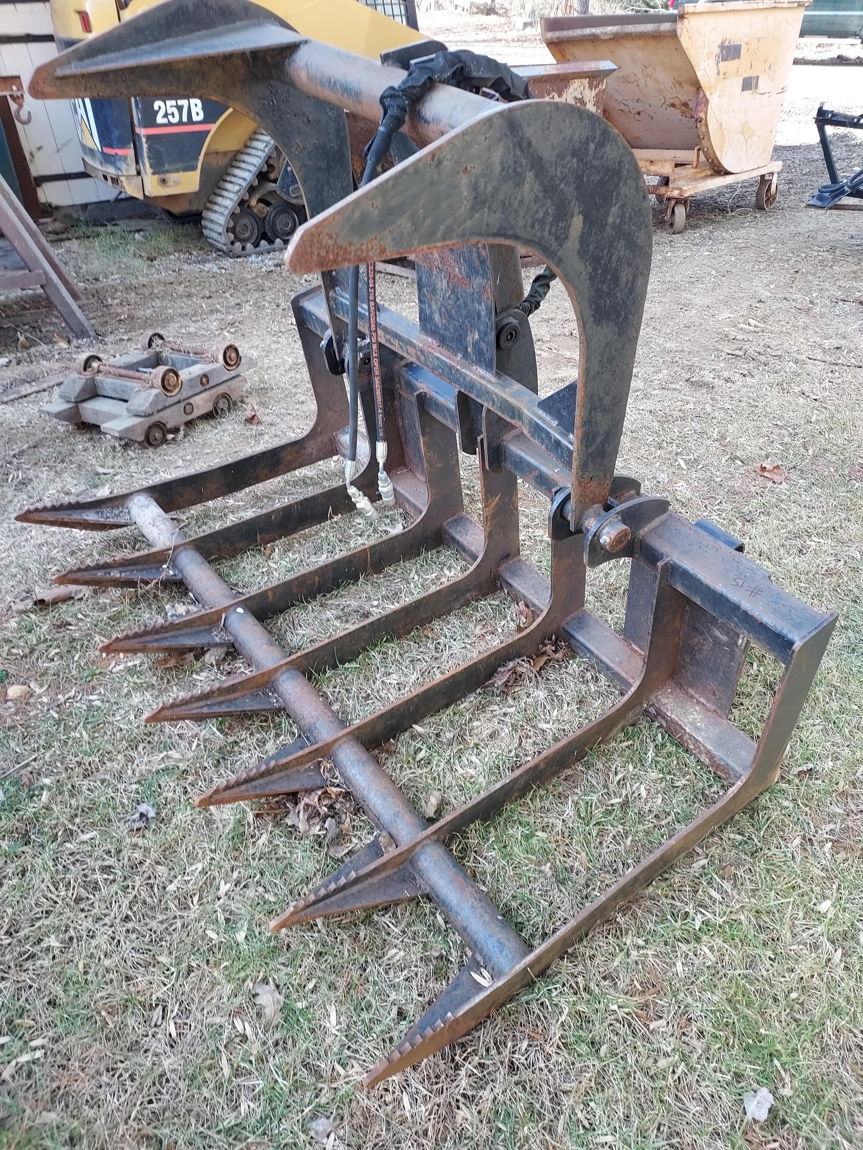 John Deere quick disconnect grapple bucket