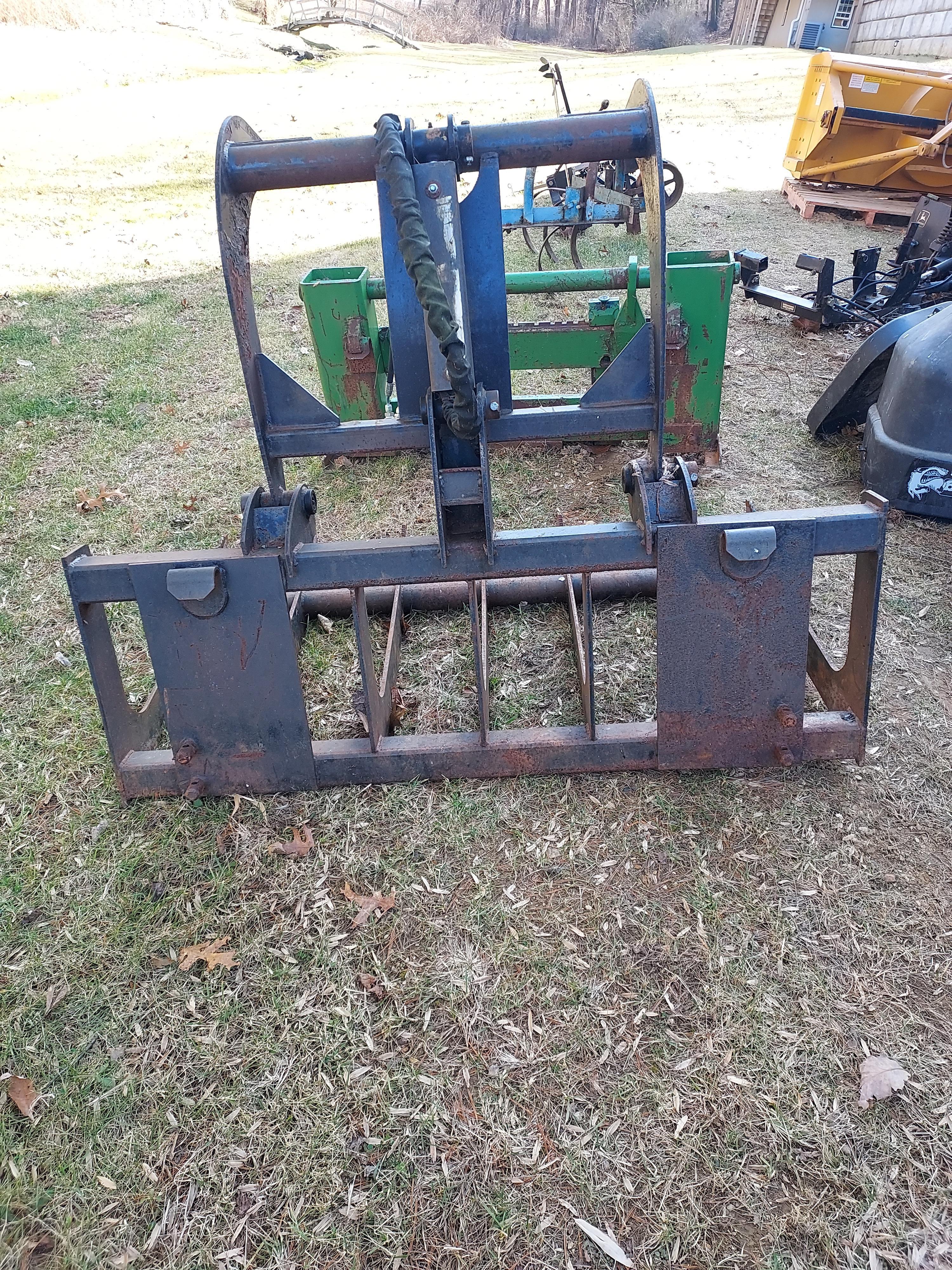 John Deere quick disconnect grapple bucket