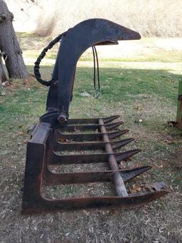 John Deere quick disconnect grapple bucket