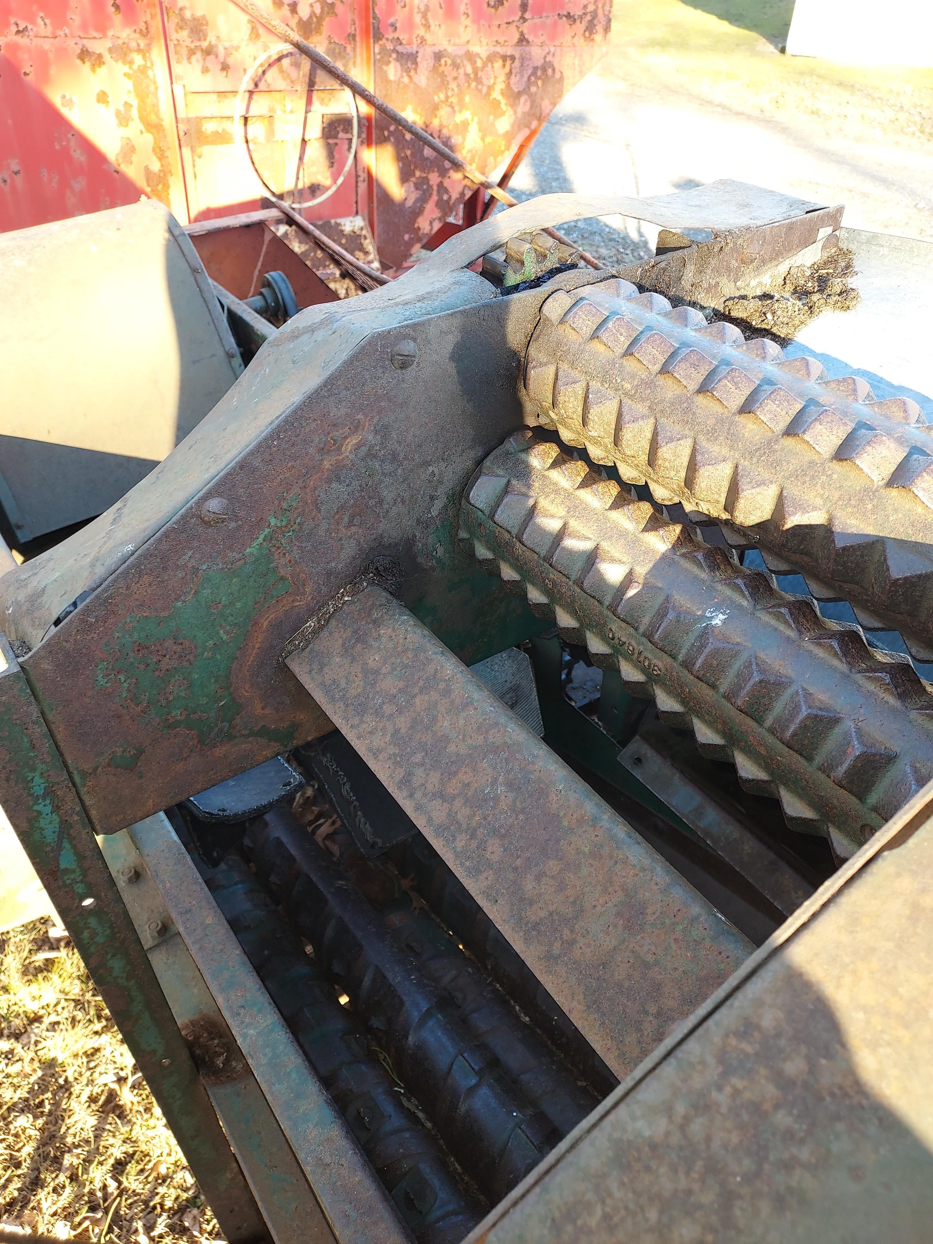 New Idea 1 Row Corn Picker