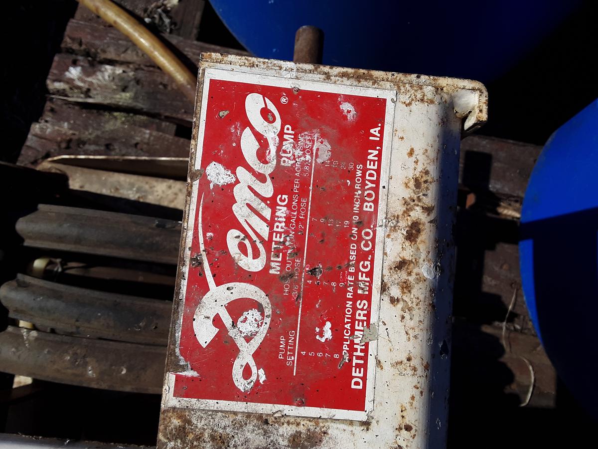 Demco squeeze