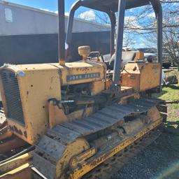 350 John Deere bulldozer runs good