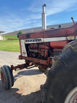 IH 806D tractor