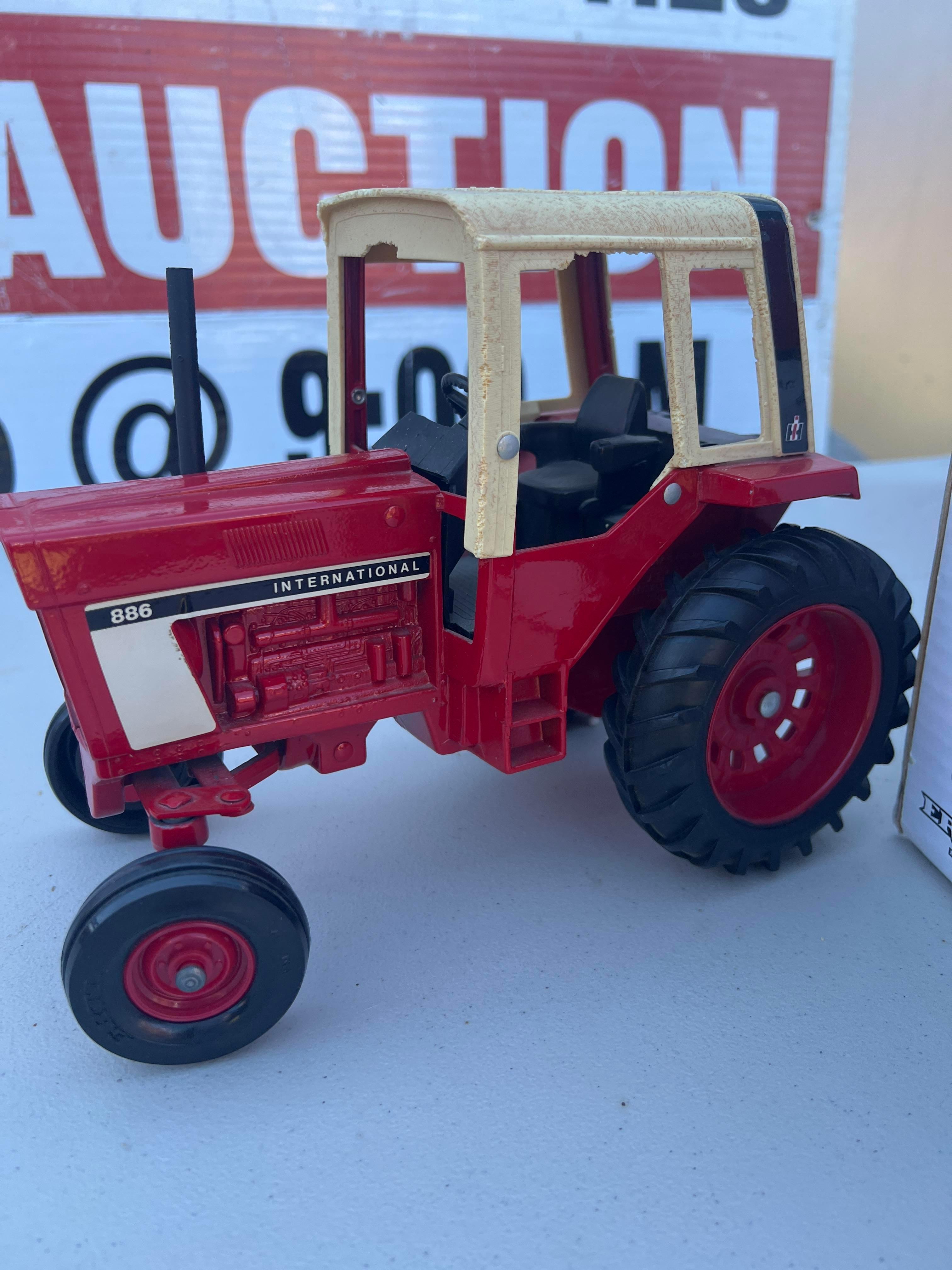 1/16 IH 886 toy