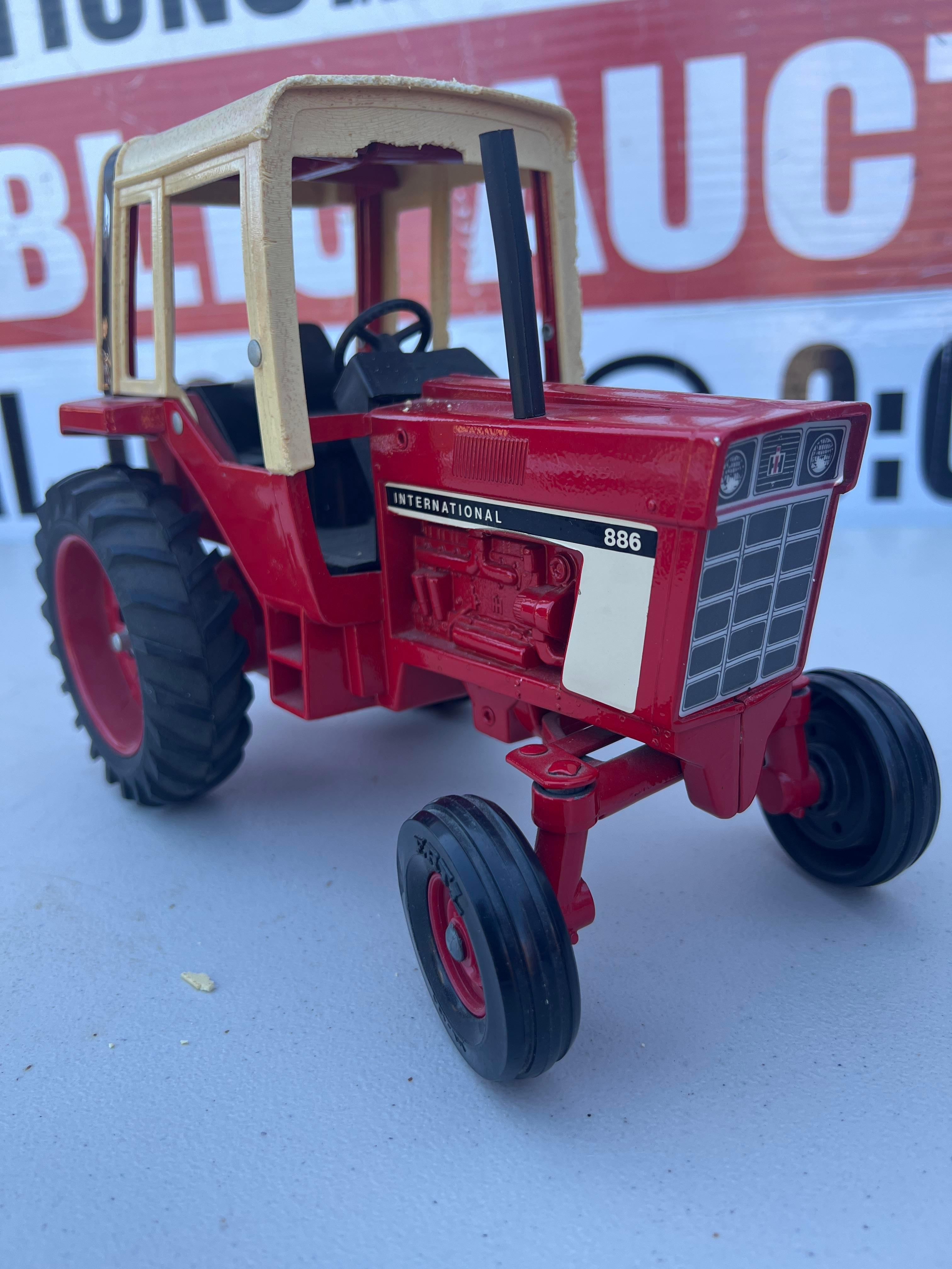 1/16 IH 886 toy