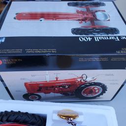 Farmall 400 w/box toy tractor
