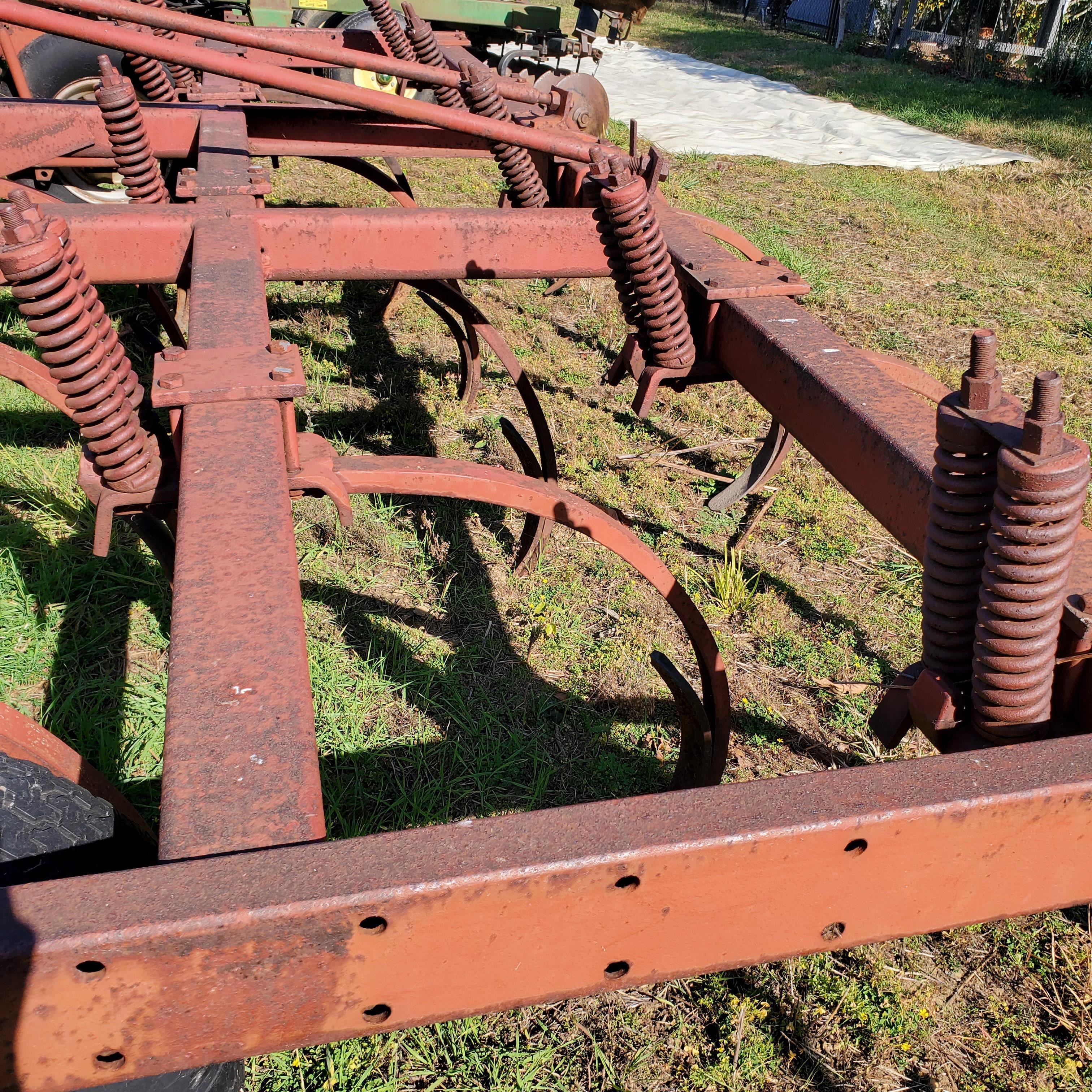 IH 550, 13 shank