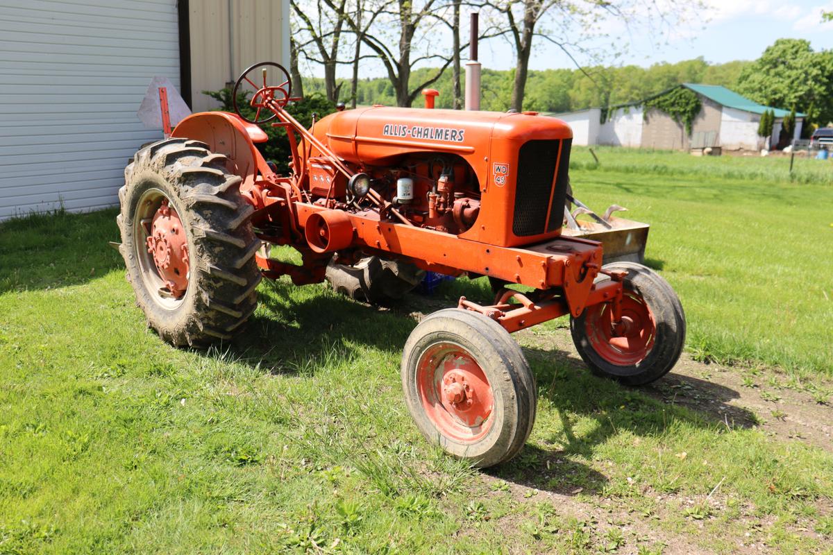 Allis - Chalmers WD 45 with disc and plow