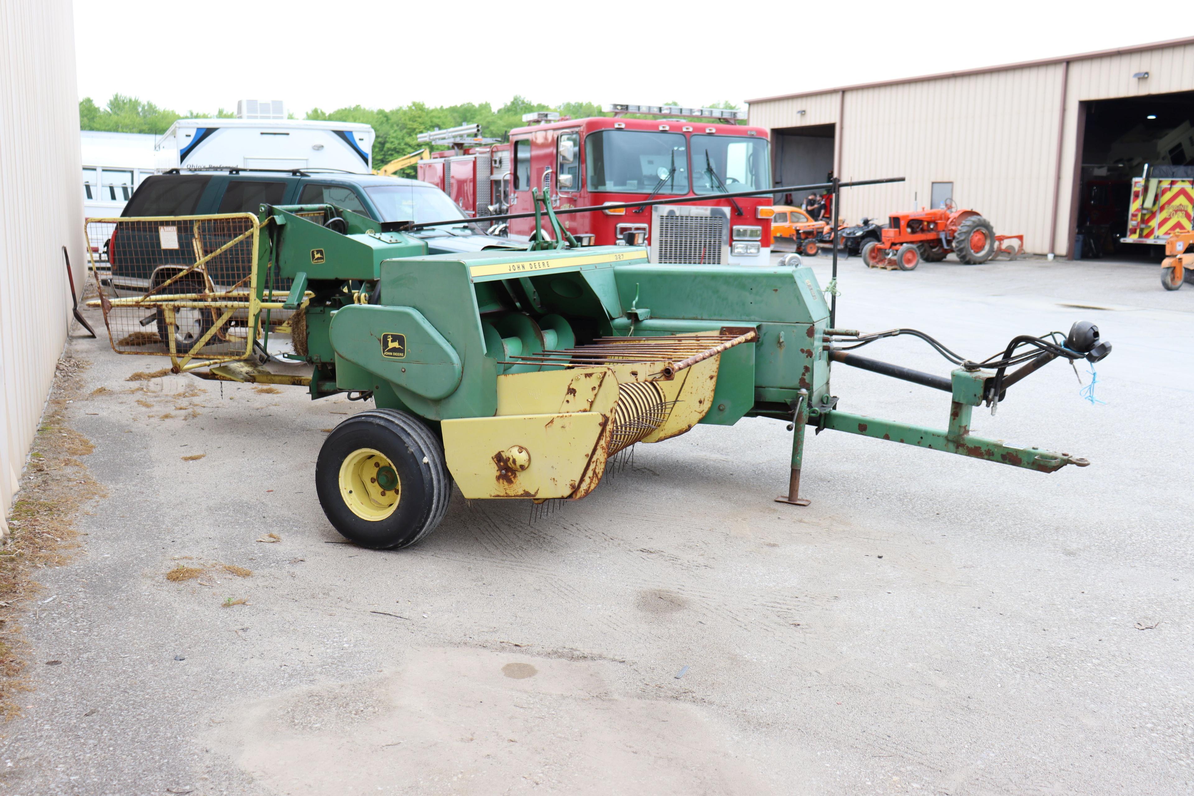 John Deere 327 bailer, serial number - 506160E