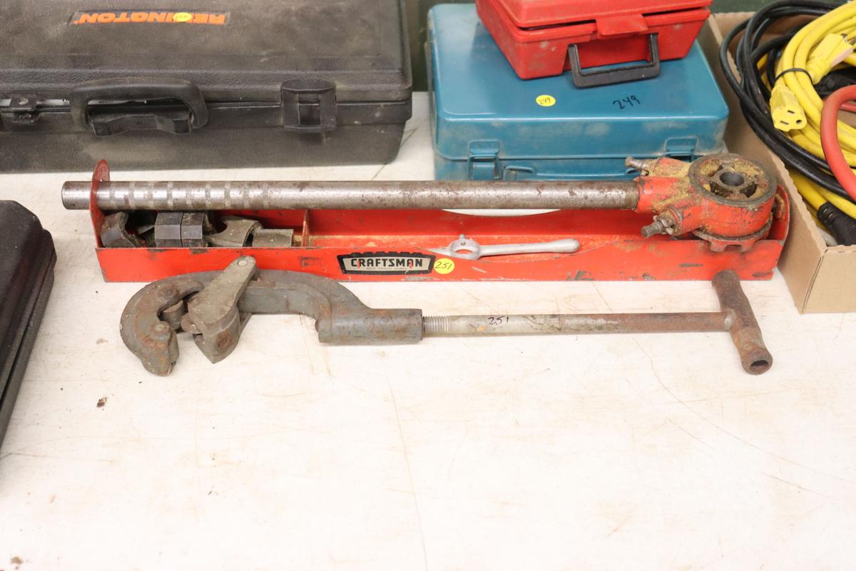 Craftsmen Hand Threader & Pipe Cutter (basement)