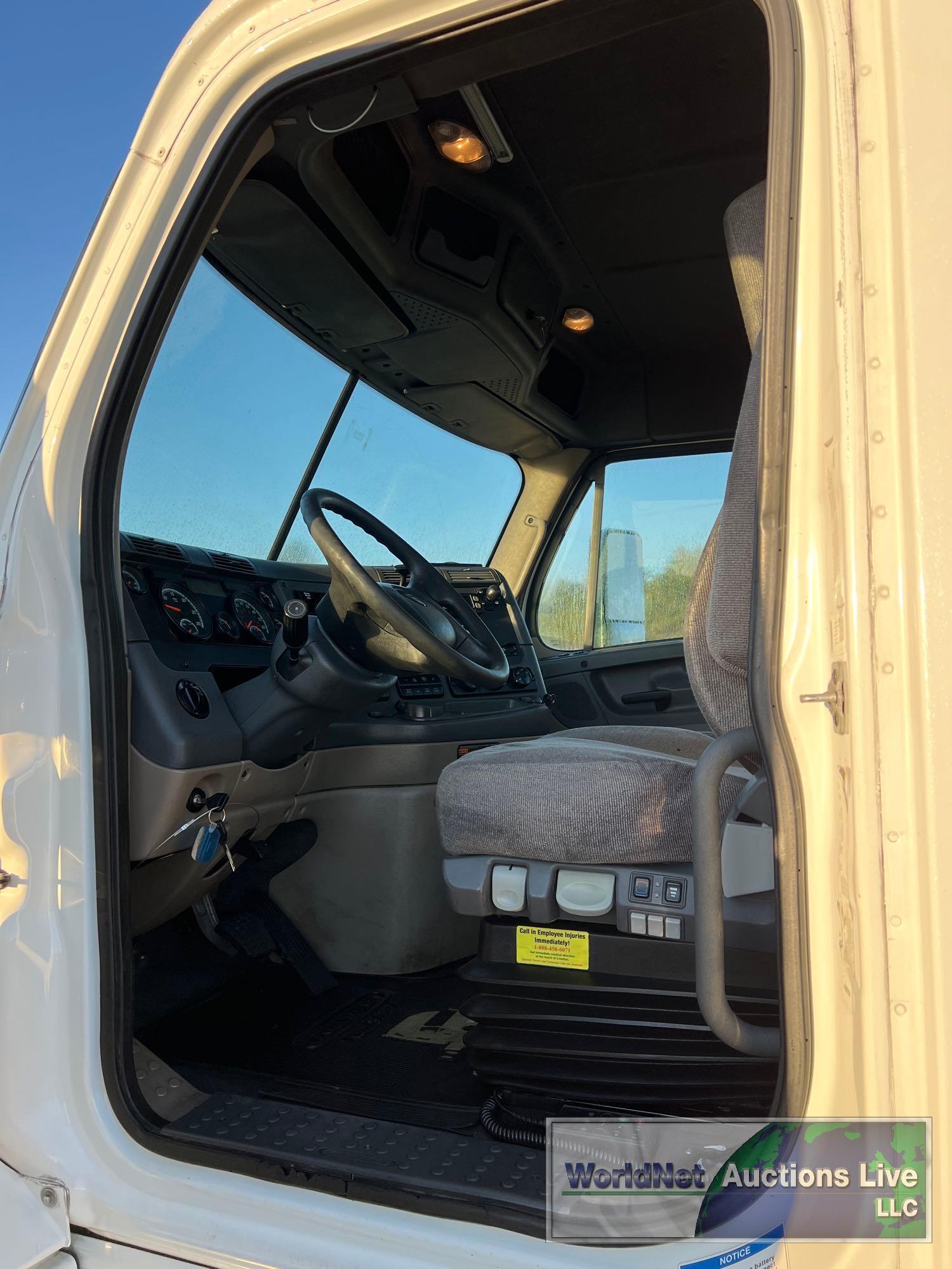 2018 FREIGHTLINER CASCADIA 125 6x2 DAY CAB ROAD TRACTOR, VIN # 1FUGGEDV8JLHB4043