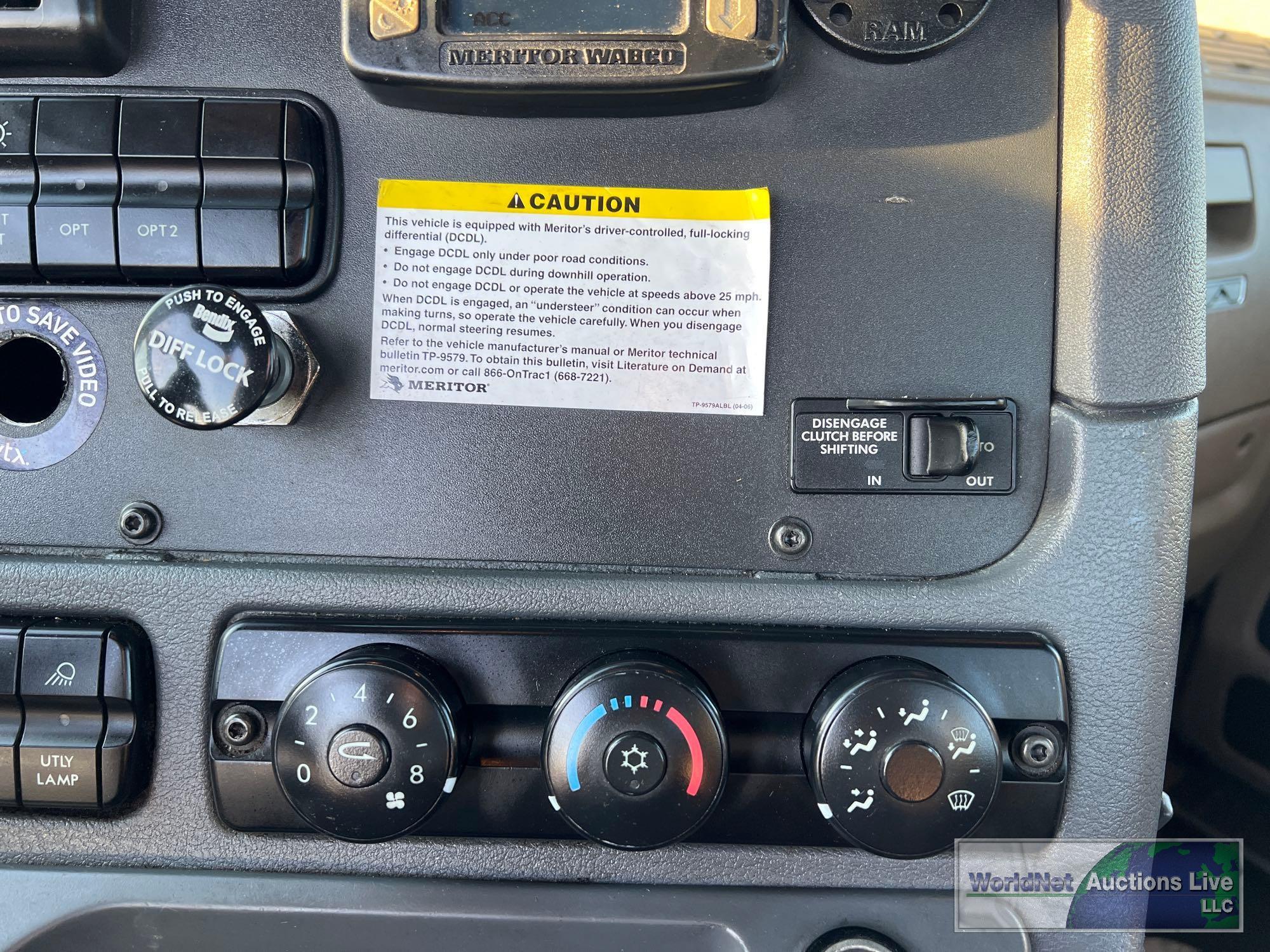 2018 FREIGHTLINER CASCADIA 125 6x2 DAY CAB ROAD TRACTOR, VIN # 1FUGGEDV8JLHB4043