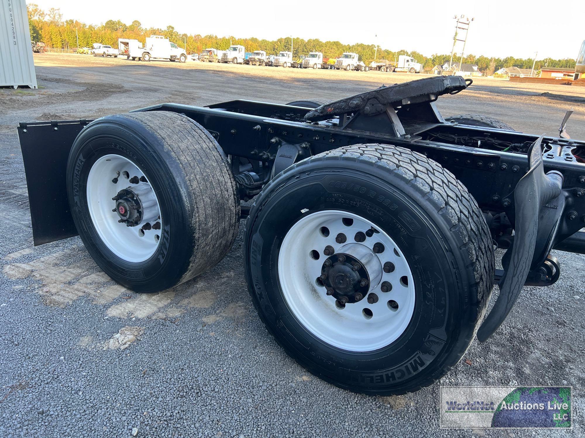 2018 FREIGHTLINER CASCADIA 125 6x2 DAY CAB ROAD TRACTOR, VIN # 1FUGGEDV8JLHB4043