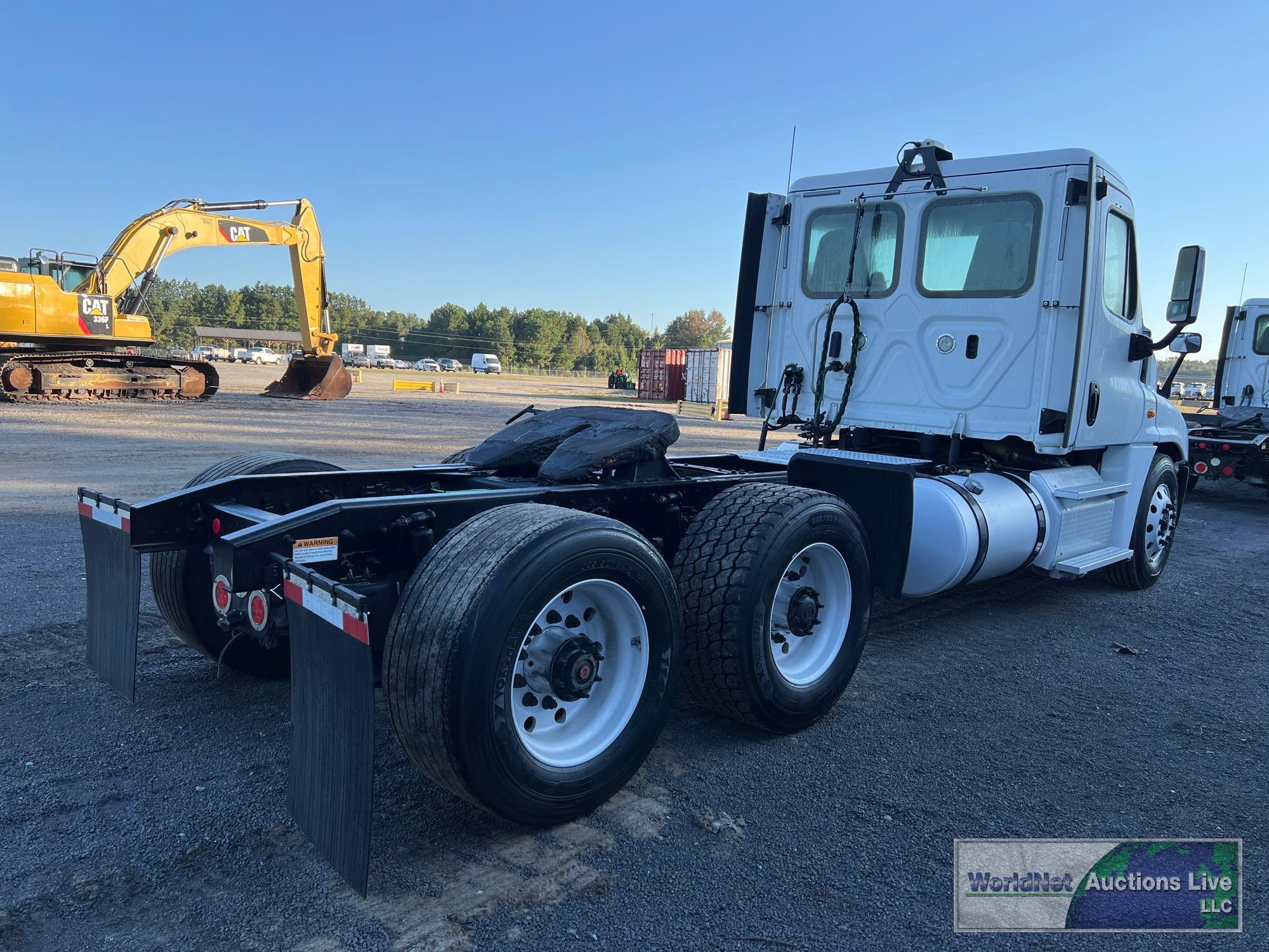 2018 FREIGHTLINER CASCADIA 125 6x2 DAY CAB ROAD TRACTOR, VIN # 1FUGGEDV8JLHB4043