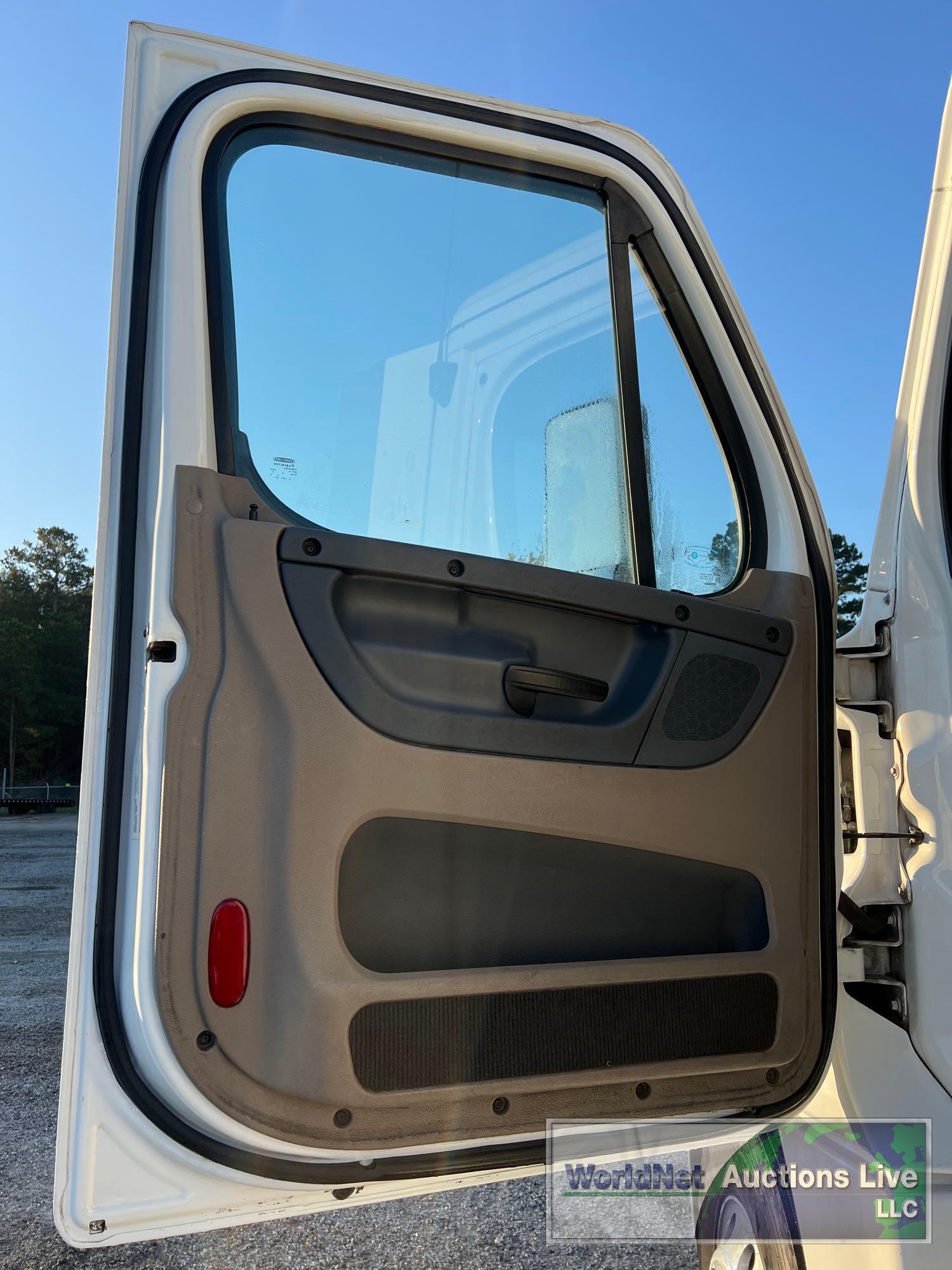2018 FREIGHTLINER CASCADIA 125 6x2 DAY CAB ROAD TRACTOR, VIN # 1FUGGEDV8JLHB4043