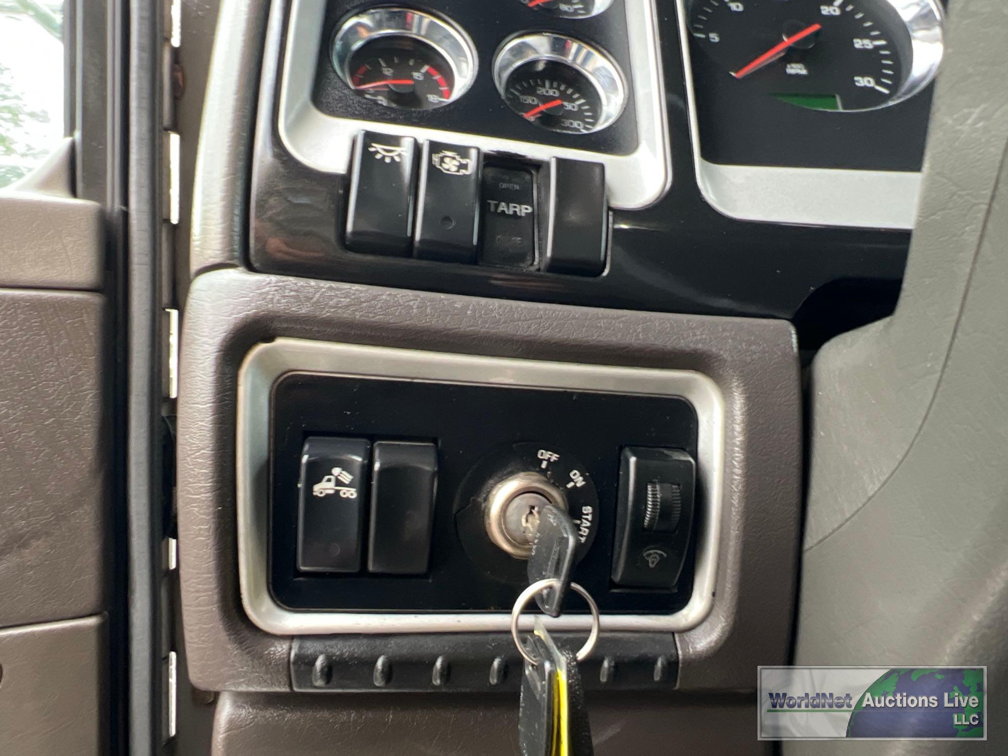 2015 KENWORTH W900 DAY CAB ROAD TRACTOR, VIN # 1XKWDP0X6FR458171