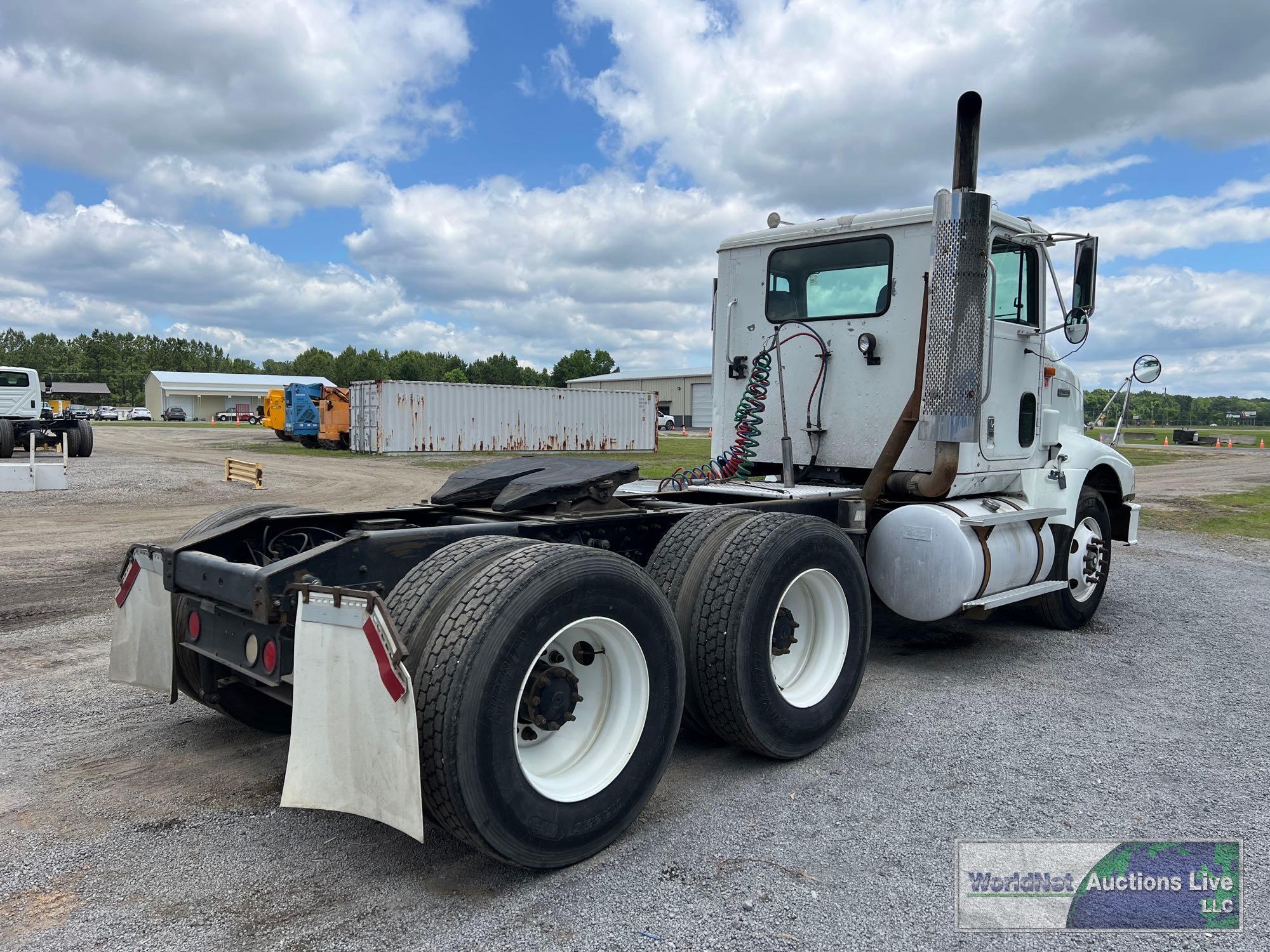 1997 INTERNATIONAL 9200 DAY CAB ROAD TRACTOR, VIN # 2HSFMAMR9VC031557