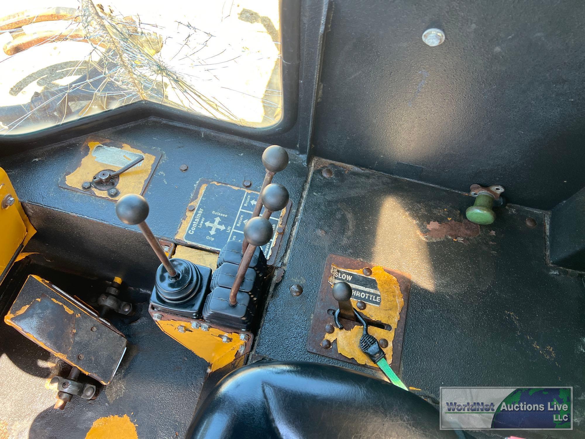 2013 BROYHILL LOAD-N-PACK WASTE TRUCK SN-1304158-5.13