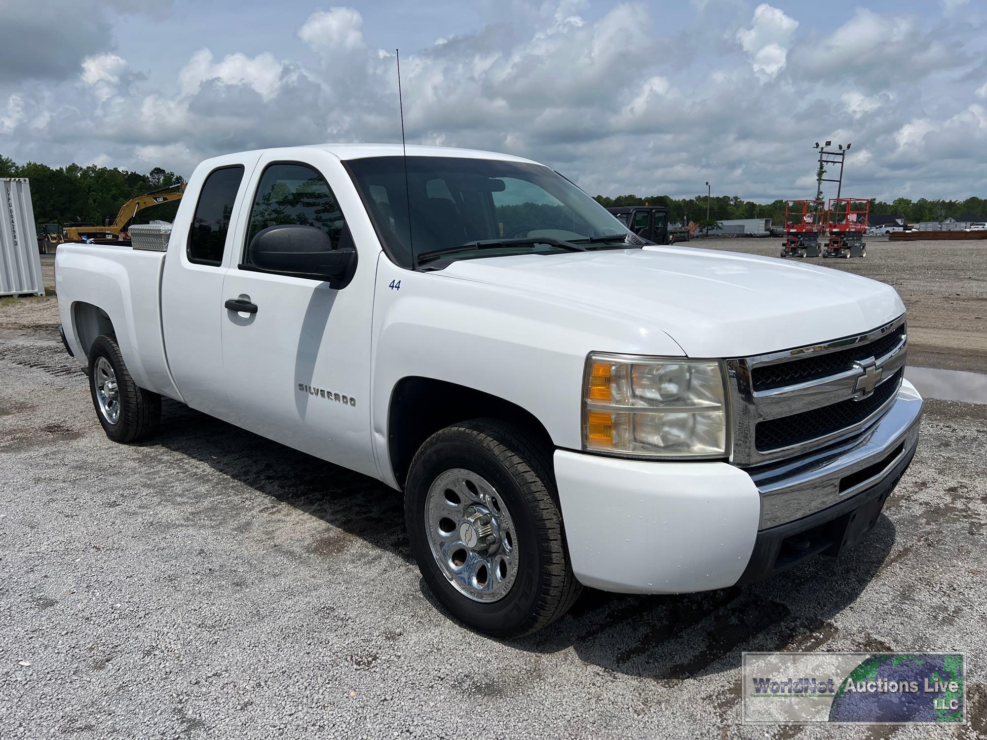 2011 CHEVROLET SILVERADO 1500LS PICKUP TRUCK, VIN # 1GCRCPE01BZ159186