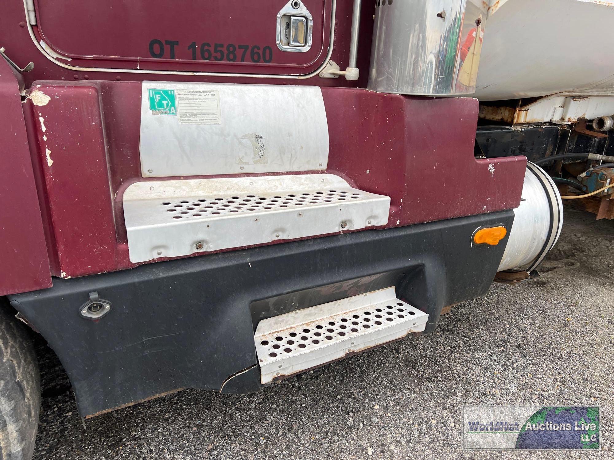 1993 Kenworth T600 Truck, VIN # 1XKADB9X3PJ585590