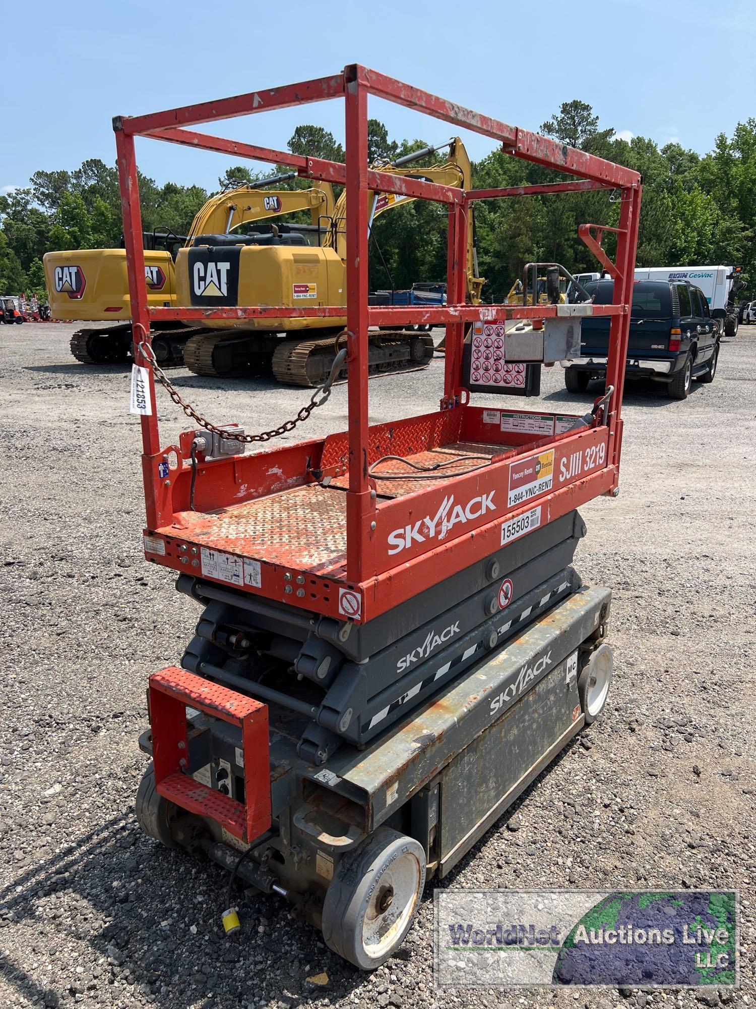 2018 SKYJACK SJlll-3219 SCISSOR LIFT SN-22131640