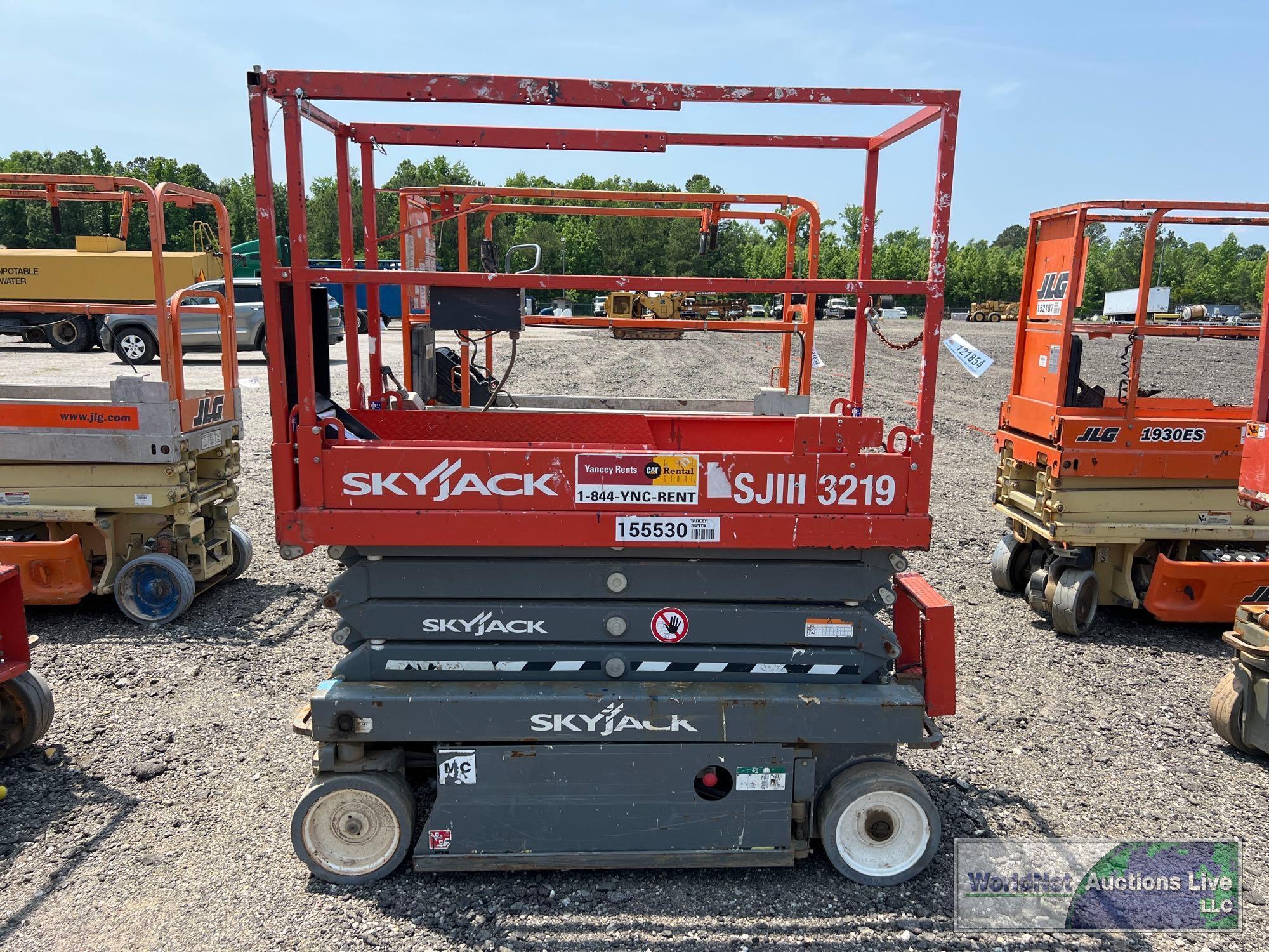 2018 SKYJACK SJlll-3219 SCISSOR LIFT SN-22131604