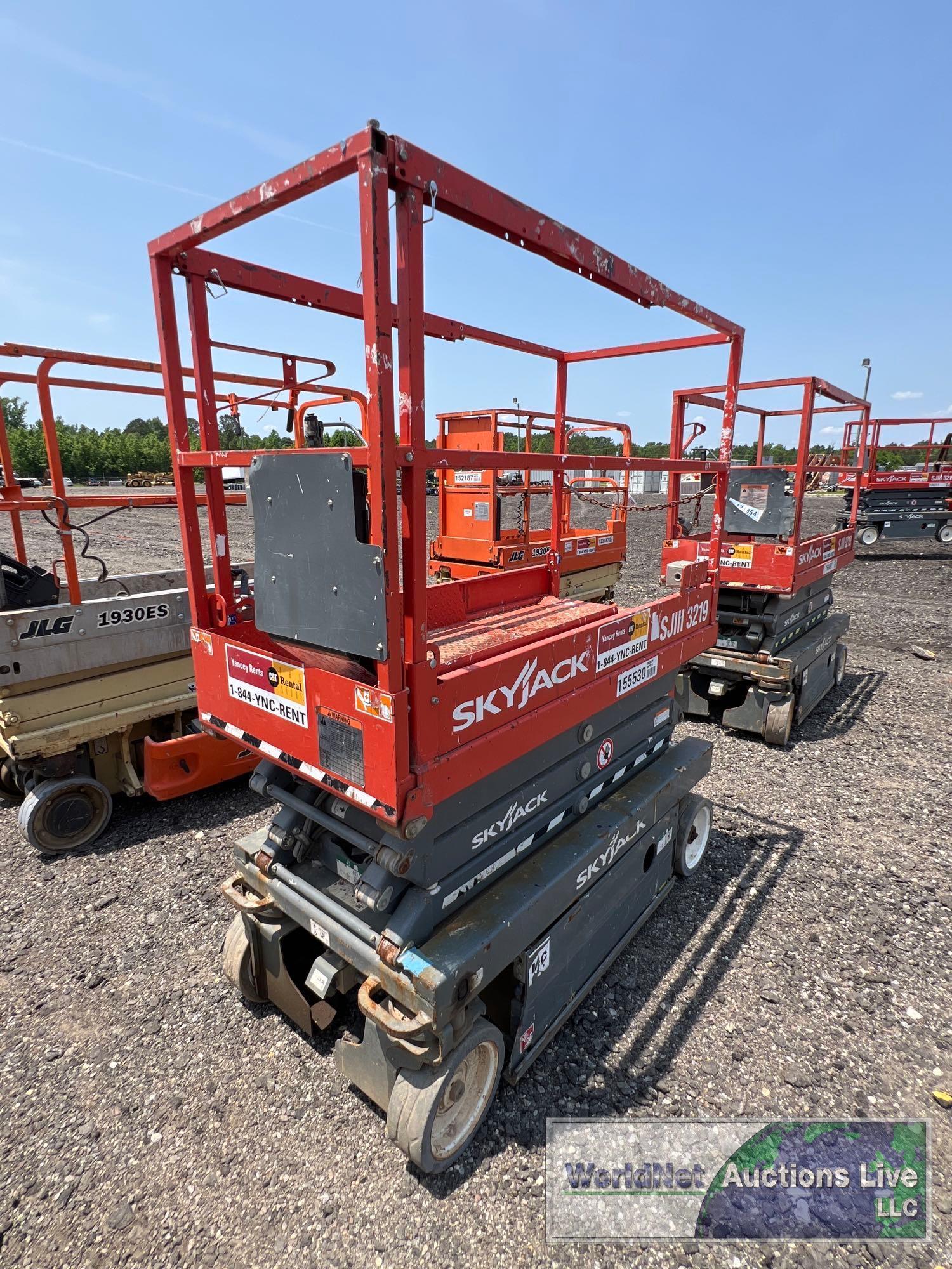 2018 SKYJACK SJlll-3219 SCISSOR LIFT SN-22131604