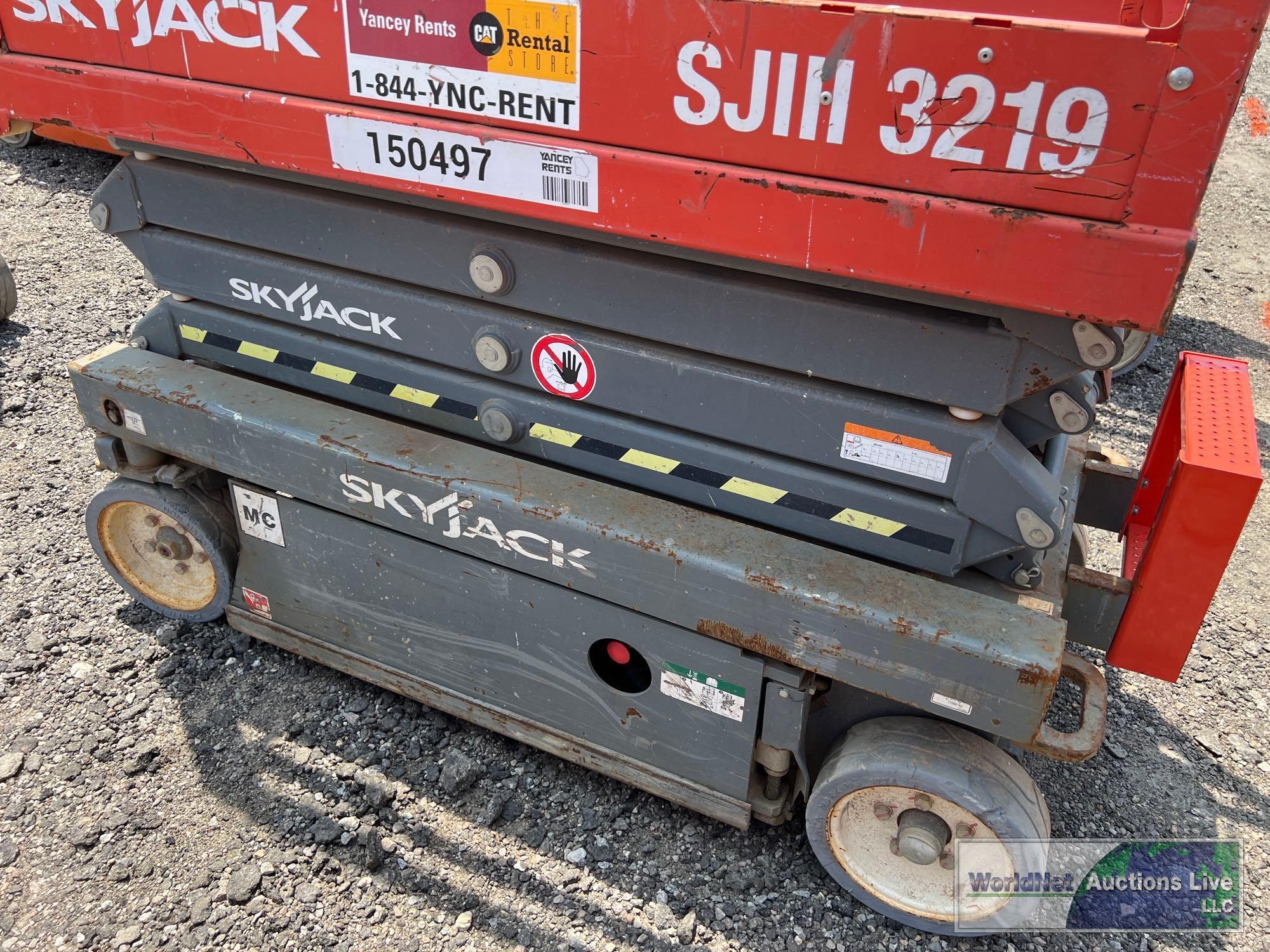 2016 SKYJACK SJlll-3219 SCISSOR LIFT SN-22093804