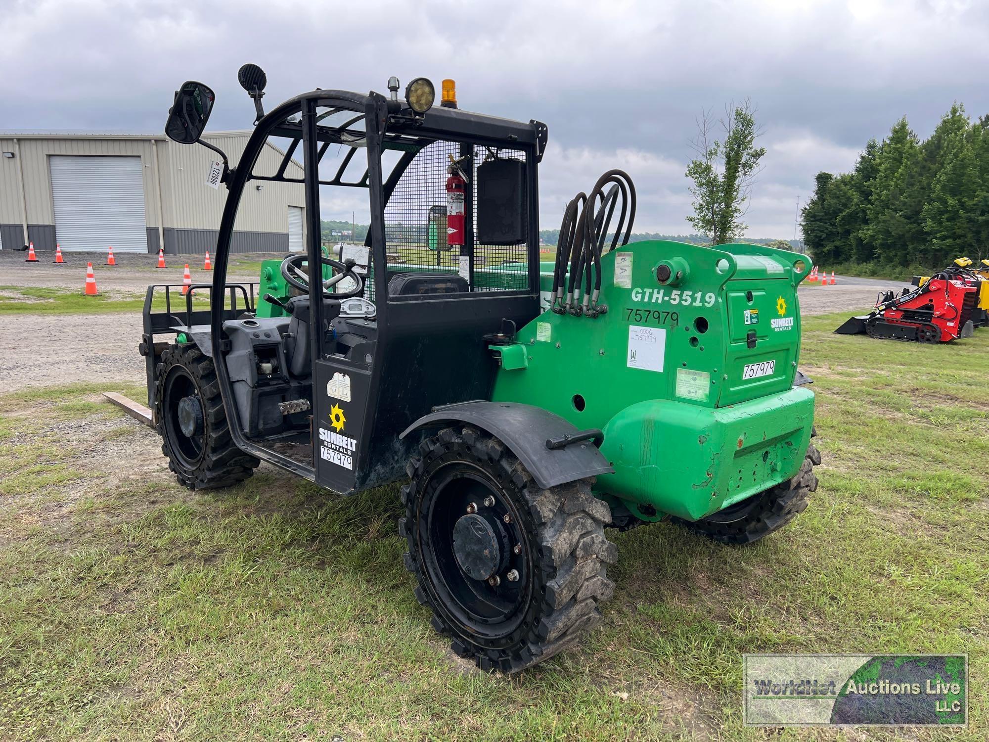 2015 GENIE GTH-5519 TELESCOPIC FORKLIFT SN-GTH5515B-3526