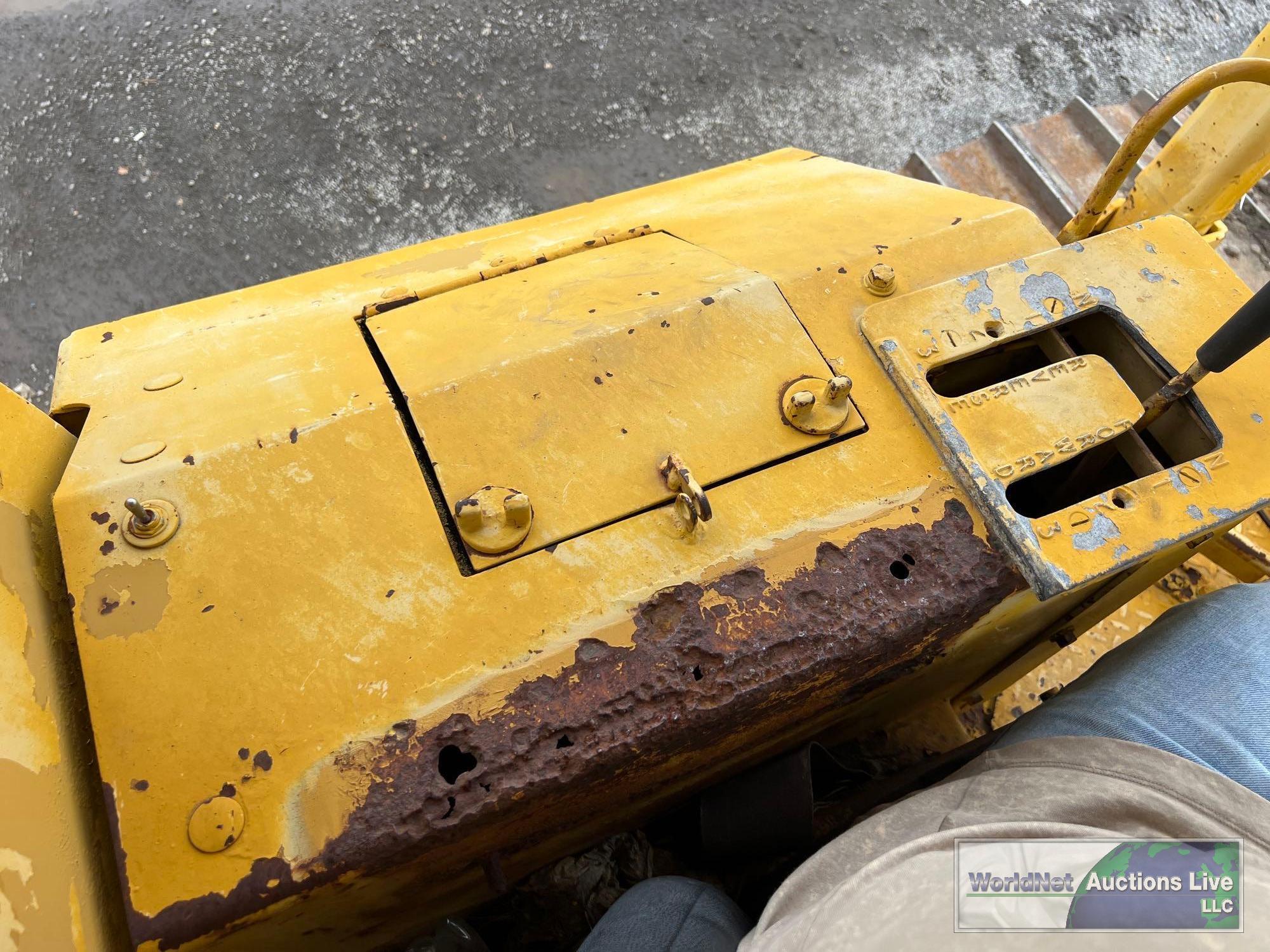 CATERPILLAR D5B CRAWLER DOZER SN-8P2150