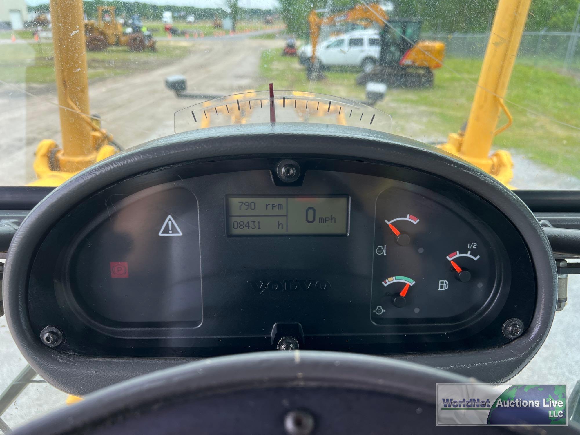 2005 VOLVO G710B MOTOR GRADER SN-X038029X