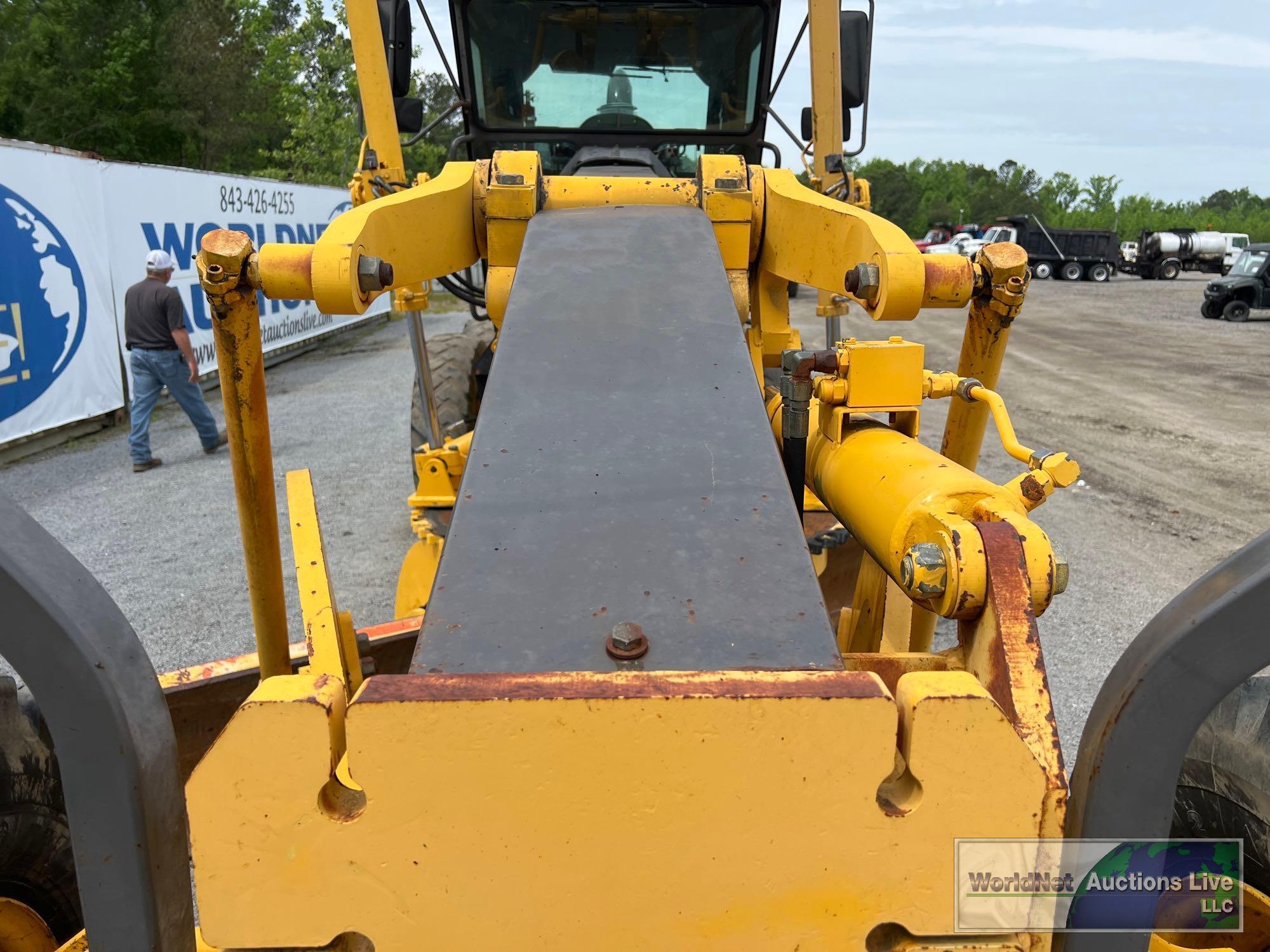 2005 VOLVO G710B MOTOR GRADER SN-X038029X