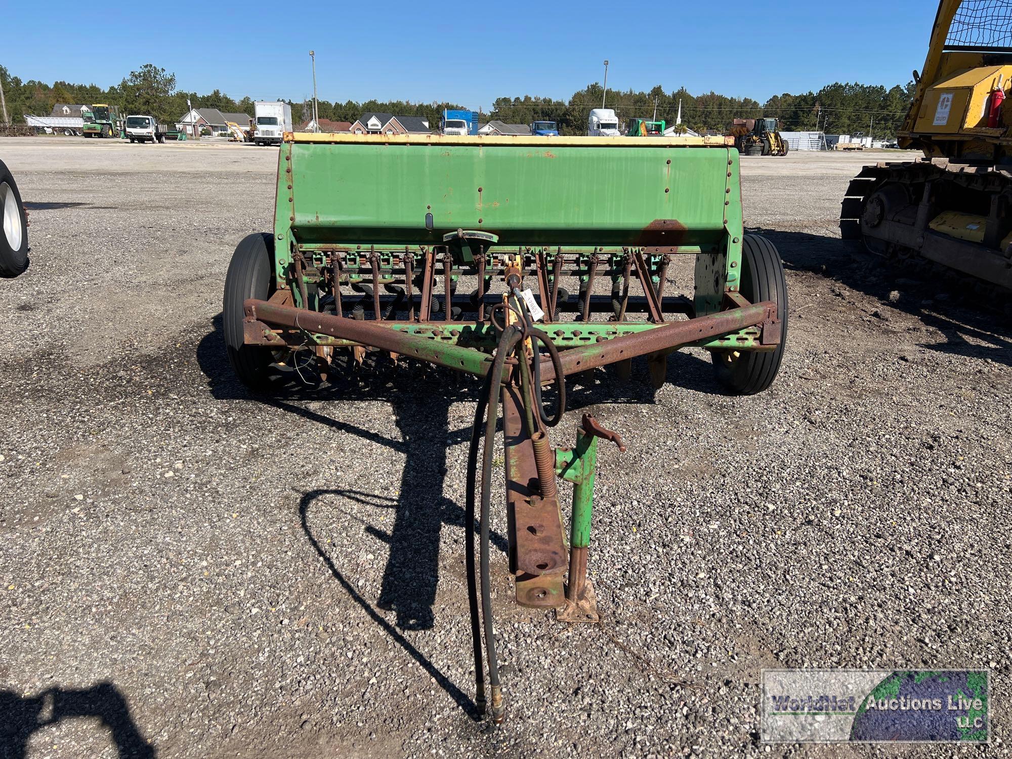 JOHN DEERE 8200 GRAIN DRILL