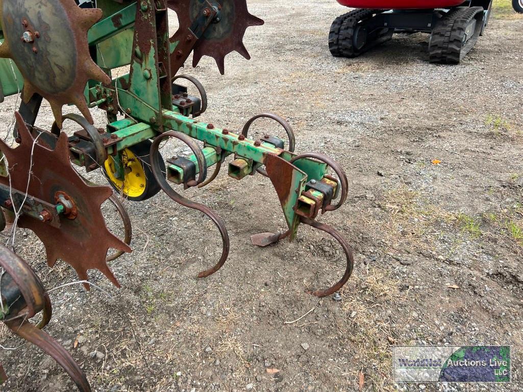 JOHN DEERE 845 HYDRAULIC FOLD CULTIVATOR SN-P00845X005829