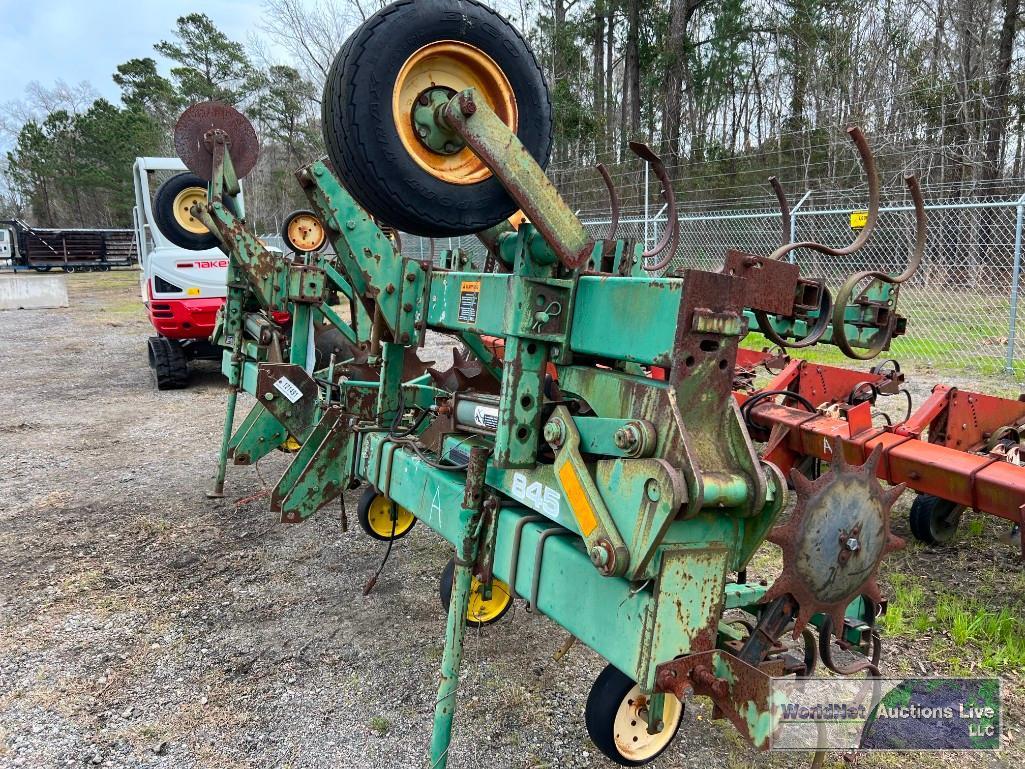 JOHN DEERE 845 HYDRAULIC FOLD CULTIVATOR SN-P00845X005829