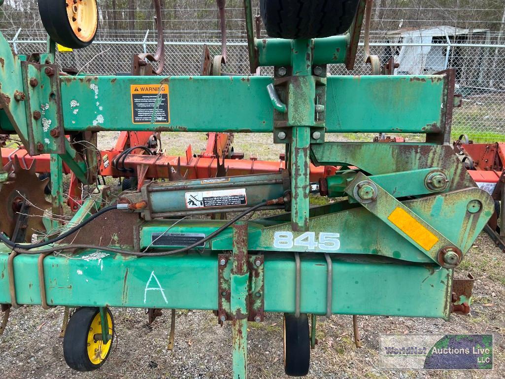 JOHN DEERE 845 HYDRAULIC FOLD CULTIVATOR SN-P00845X005829