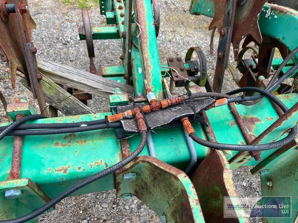 JOHN DEERE 845 HYDRAULIC FOLD CULTIVATOR SN-P00845X005829