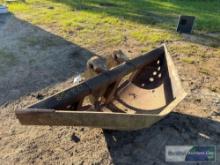 V-SHAPED EXCAVATOR DIGGING BUCKET