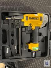 2020 DEWALT DWFP12233 PNEUMATIC FINISH NAILER, SN-20213422L
