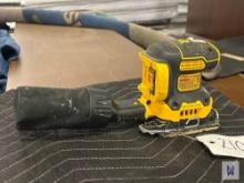 2020 DEWALT DCW200 20V MAX 1/4 SHEET PALM SANDER