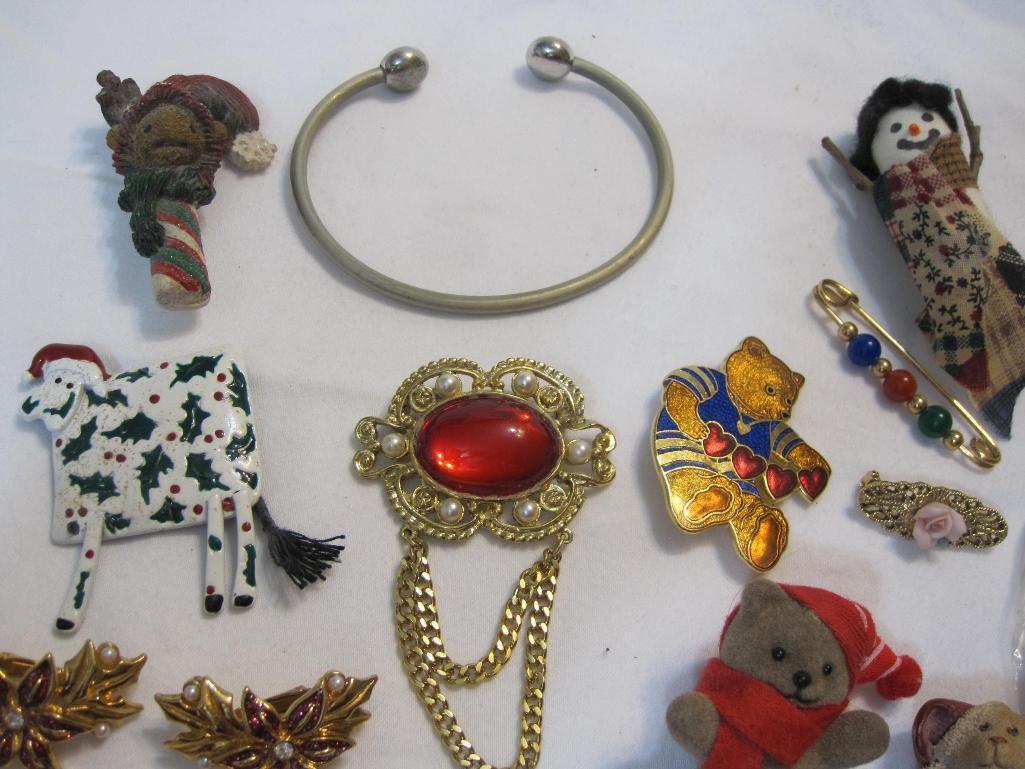 Lot of Christmas and Holiday-related Jewelry, Pins, and More, 10 oz