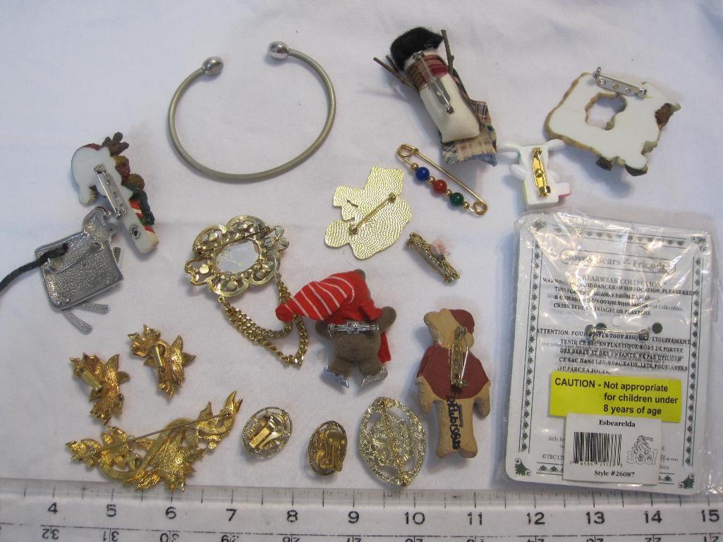 Lot of Christmas and Holiday-related Jewelry, Pins, and More, 10 oz