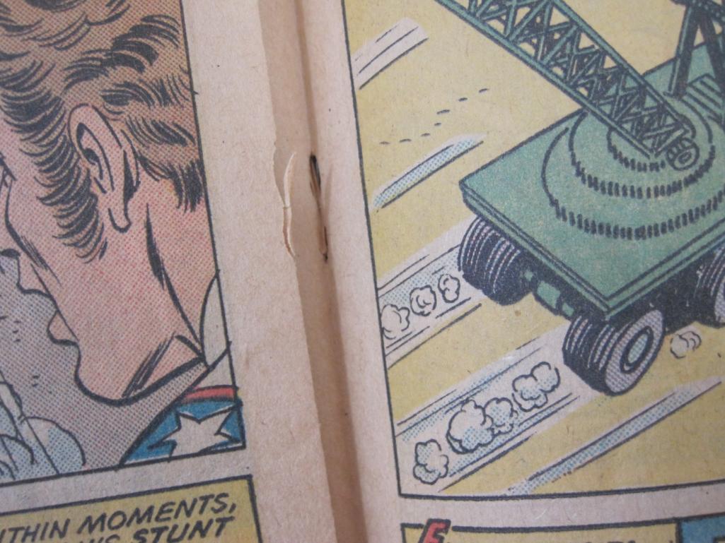 Lot of Evel Knievel Memorabilia including photo, comic book and souvenir program from 1971, 7 oz