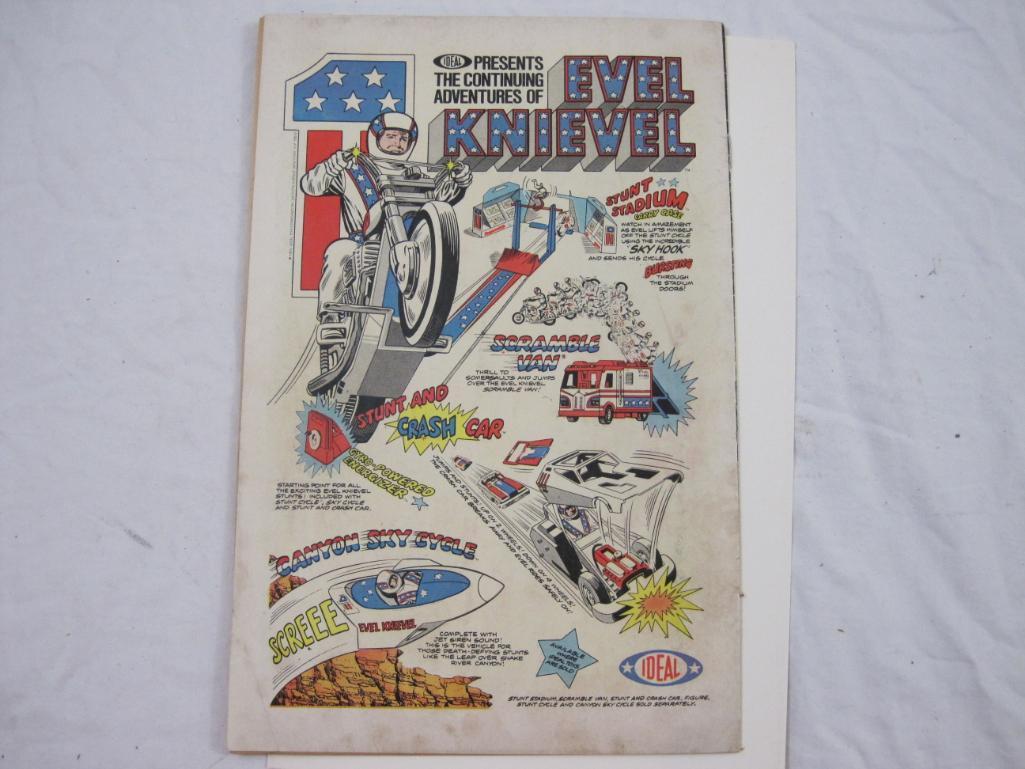 Lot of Evel Knievel Memorabilia including photo, comic book and souvenir program from 1971, 7 oz