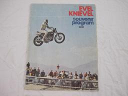 Lot of Evel Knievel Memorabilia including photo, comic book and souvenir program from 1971, 7 oz