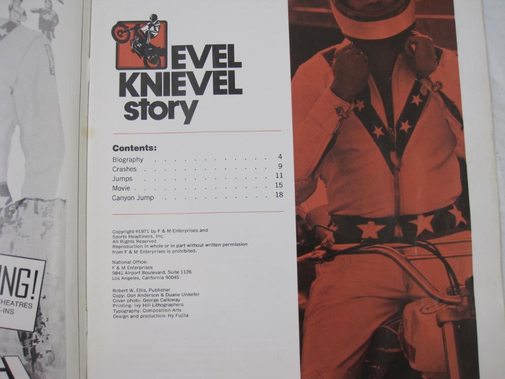 Lot of Evel Knievel Memorabilia including photo, comic book and souvenir program from 1971, 7 oz