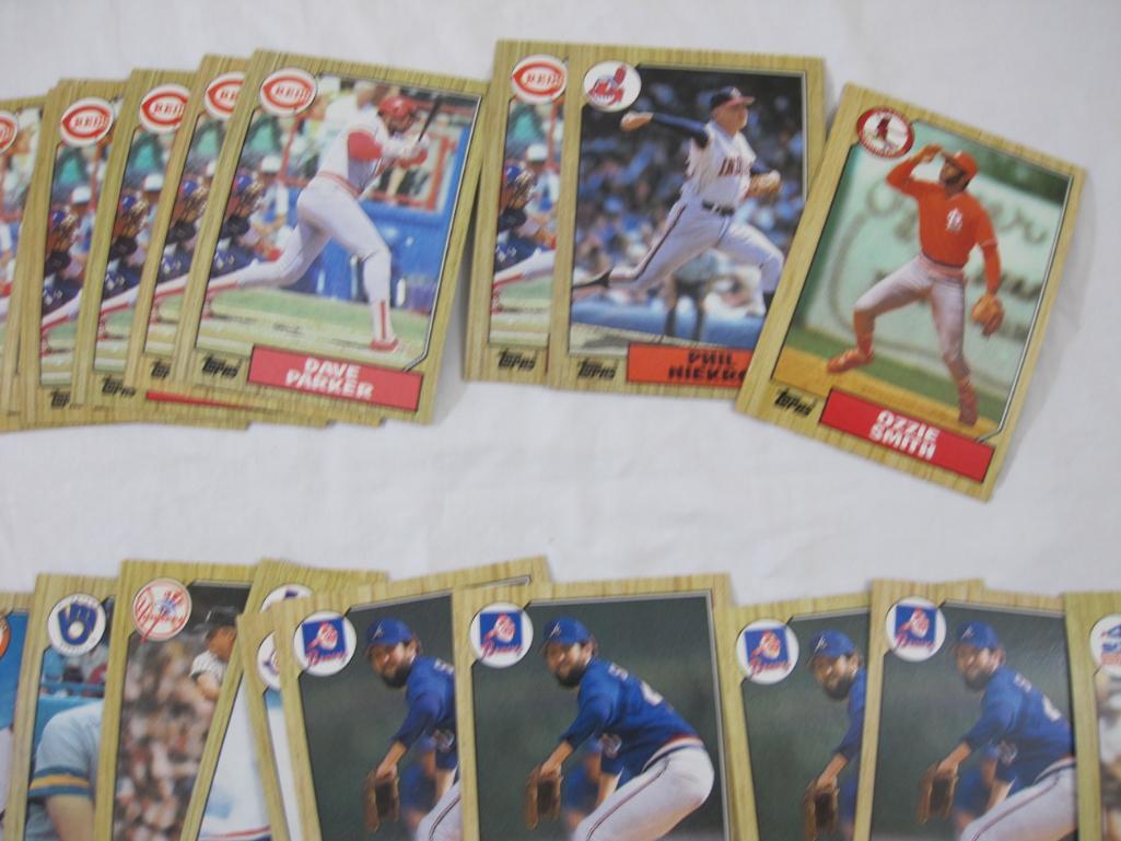 Lot of Topps 1987 MLB Baseball Trading Cards including Jesse Barfield, Bruce Sutter, Mike Scott,