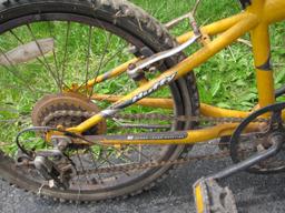 Huffy Stone Mountain Bike, missing front tire AS-IS